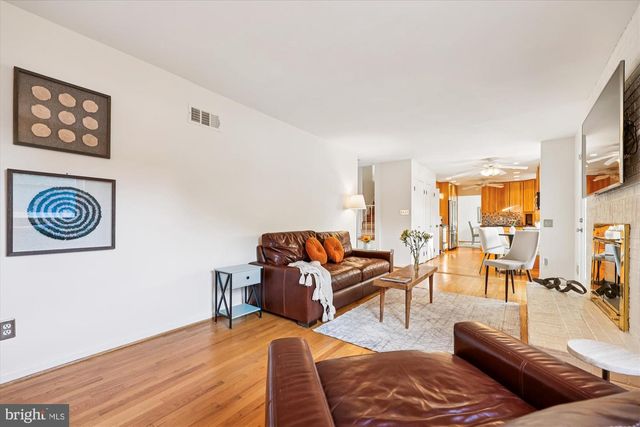 9304 BELLS MILL RD, Potomac, MD 20854