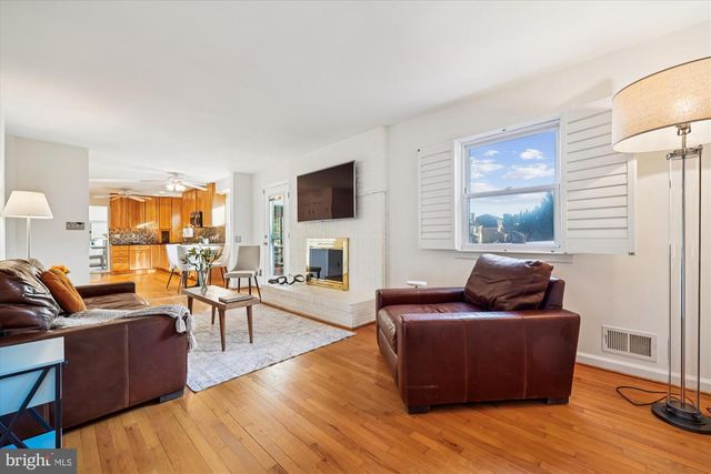 9304 BELLS MILL RD, Potomac, MD 20854