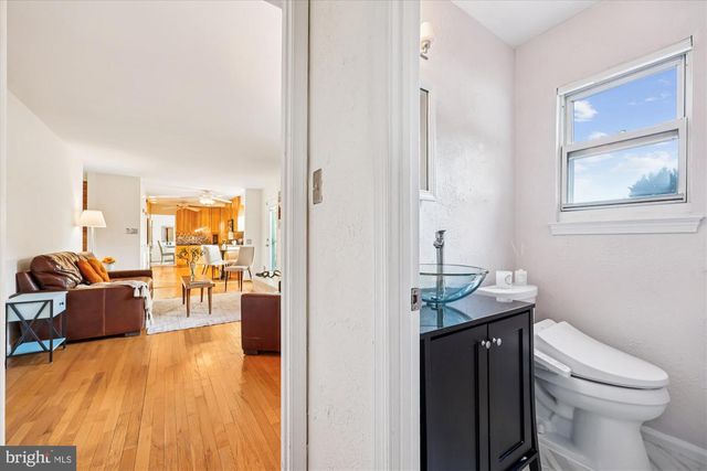 9304 BELLS MILL RD, Potomac, MD 20854