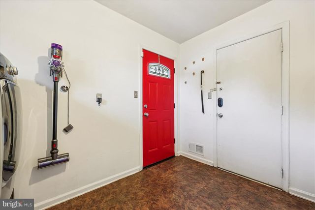 9304 BELLS MILL RD, Potomac, MD 20854