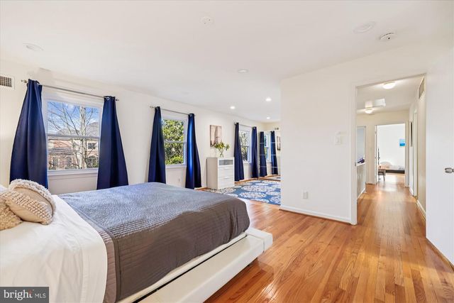 9304 BELLS MILL RD, Potomac, MD 20854