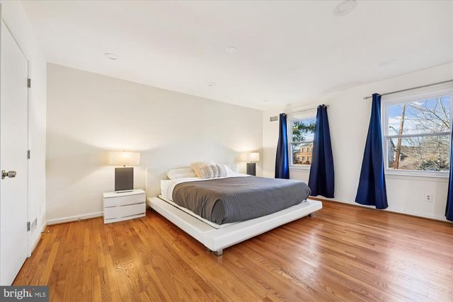 9304 BELLS MILL RD, Potomac, MD 20854