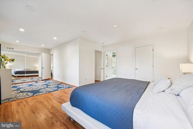 9304 BELLS MILL RD, Potomac, MD 20854