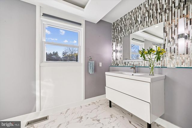 9304 BELLS MILL RD, Potomac, MD 20854