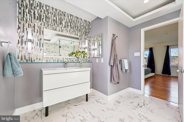 9304 BELLS MILL RD, Potomac, MD 20854