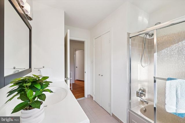 9304 BELLS MILL RD, Potomac, MD 20854