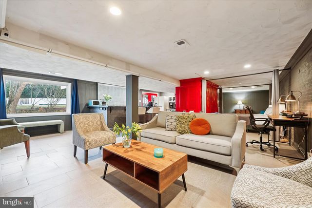 9304 BELLS MILL RD, Potomac, MD 20854