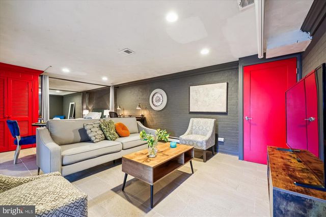 9304 BELLS MILL RD, Potomac, MD 20854