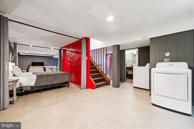 9304 BELLS MILL RD, Potomac, MD 20854