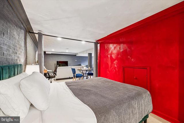 9304 BELLS MILL RD, Potomac, MD 20854