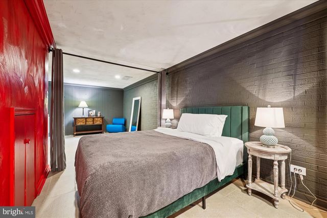 9304 BELLS MILL RD, Potomac, MD 20854