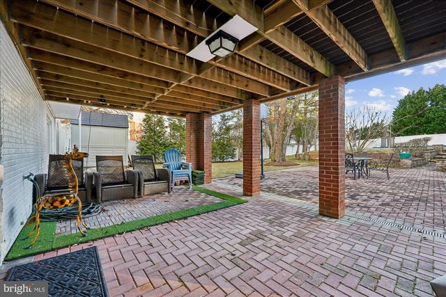 9304 BELLS MILL RD, Potomac, MD 20854