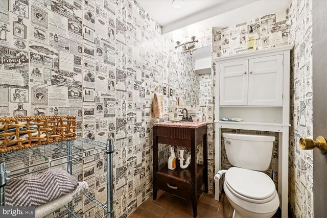 9304 BELLS MILL RD, Potomac, MD 20854