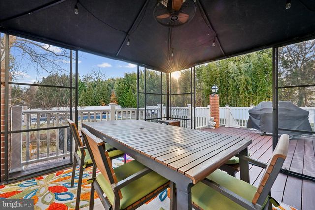 9304 BELLS MILL RD, Potomac, MD 20854