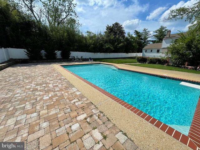 9304 BELLS MILL RD, Potomac, MD 20854