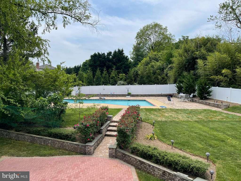 9304 BELLS MILL RD, Potomac, MD 20854