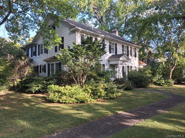 109 Handsome Avenue, Sayville, NY 11782