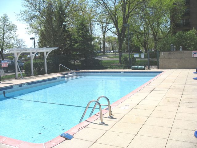 1840 Huntington Boulevard 607, Hoffman Estates, IL 60169