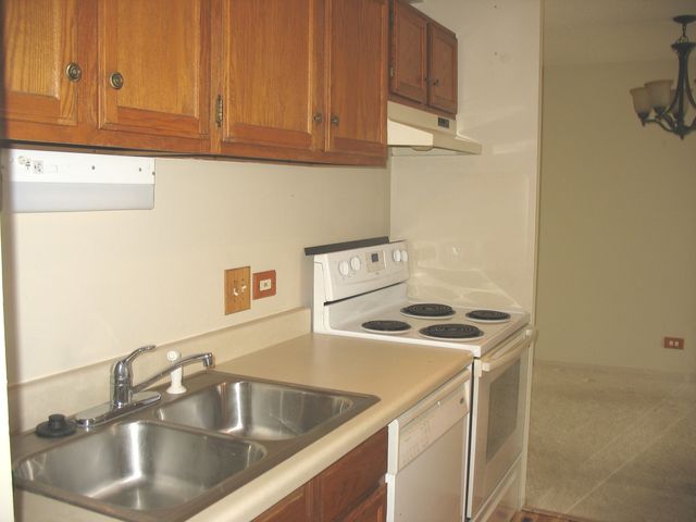 1840 Huntington Boulevard 607, Hoffman Estates, IL 60169