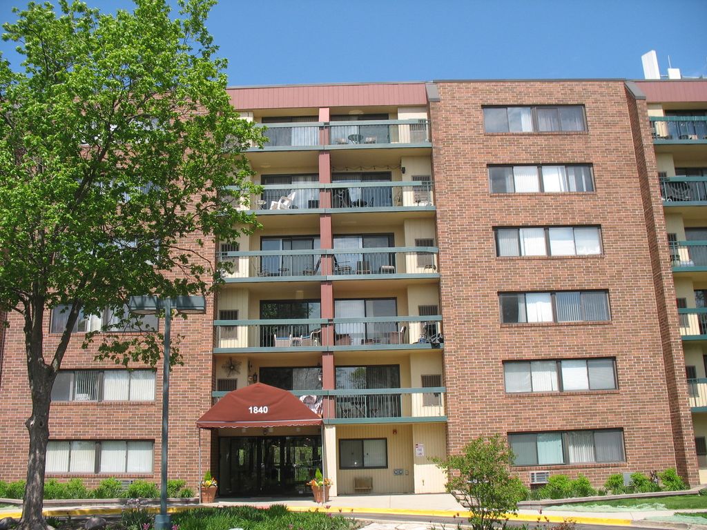 1840 Huntington Boulevard 607, Hoffman Estates, IL 60169