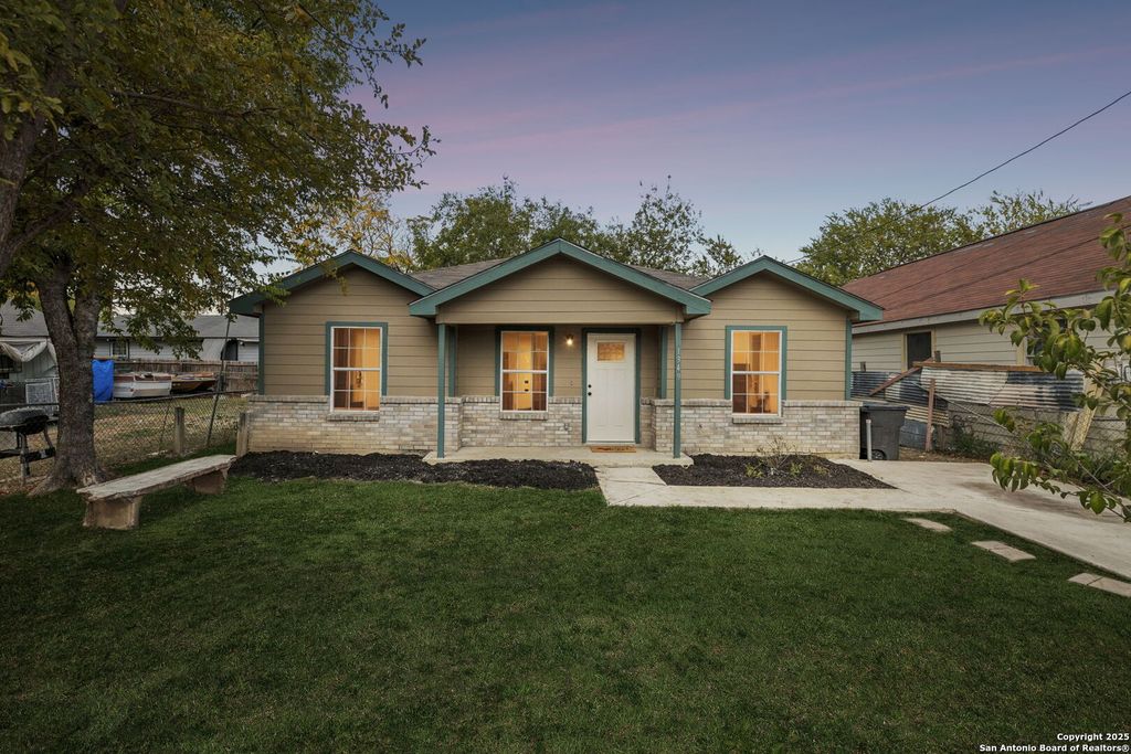 1349 Rivas St, San Antonio, TX 78207