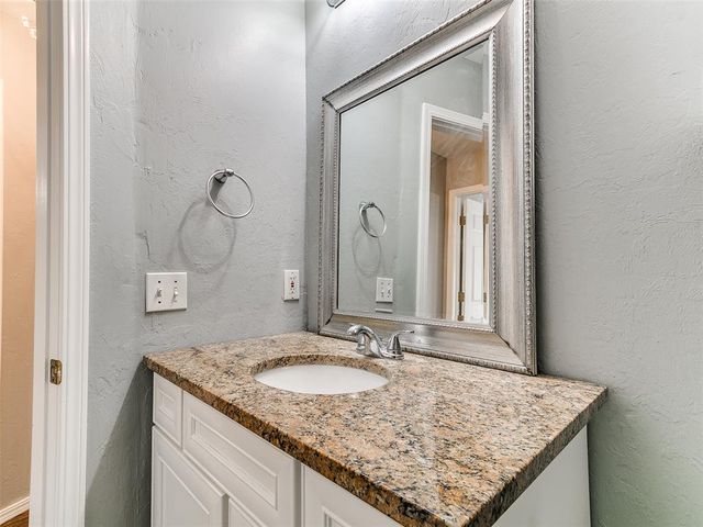 2000 Sunrise Drive, Moore, OK 73160