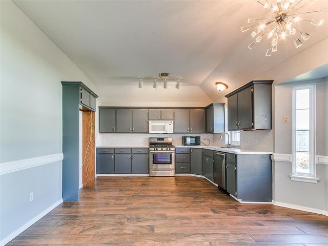 2000 Sunrise Drive, Moore, OK 73160