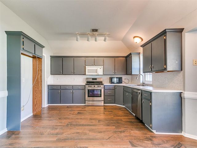 2000 Sunrise Drive, Moore, OK 73160