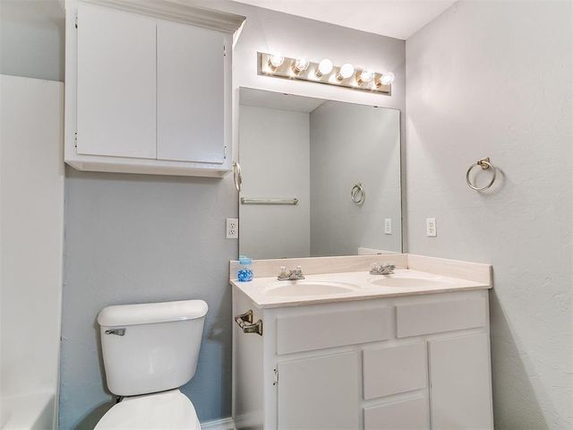 2000 Sunrise Drive, Moore, OK 73160