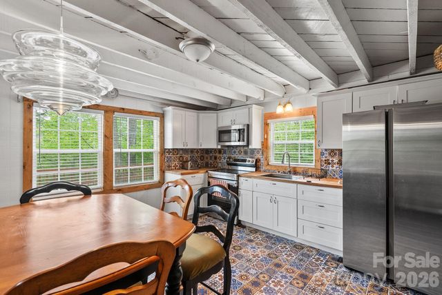 285 Glenaire Drive, Mars Hill, NC 28754