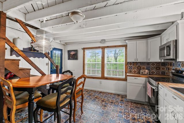 285 Glenaire Drive, Mars Hill, NC 28754