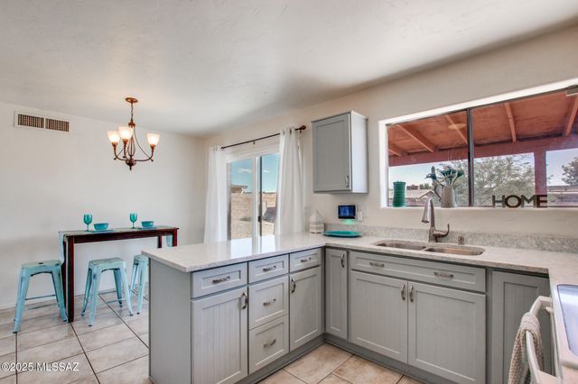 3725 W Brambly Drive, Tucson, AZ 85741