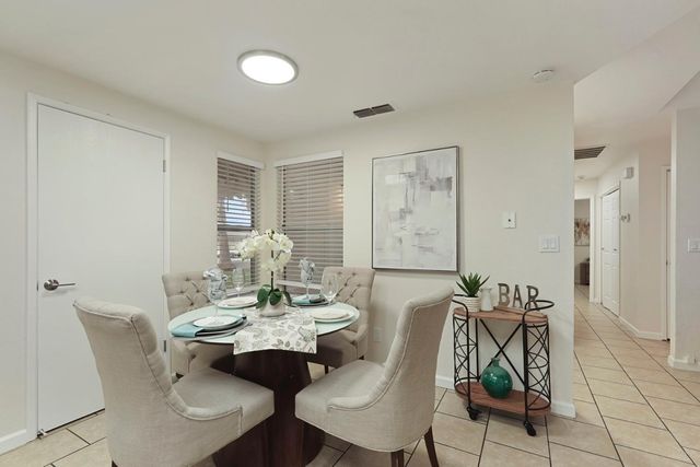 961 Countryside Dr, Turlock, CA 95380