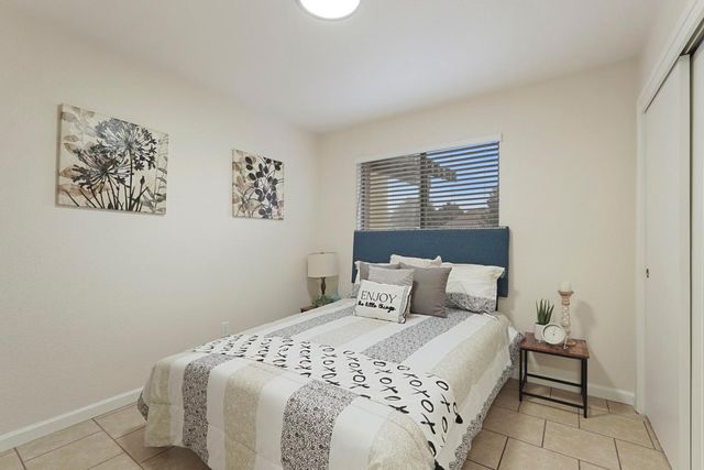 961 Countryside Dr, Turlock, CA 95380