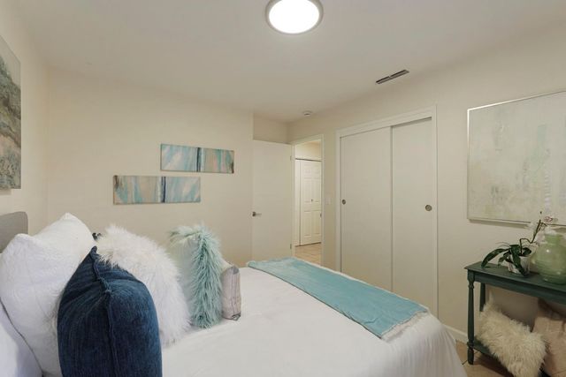 961 Countryside Dr, Turlock, CA 95380