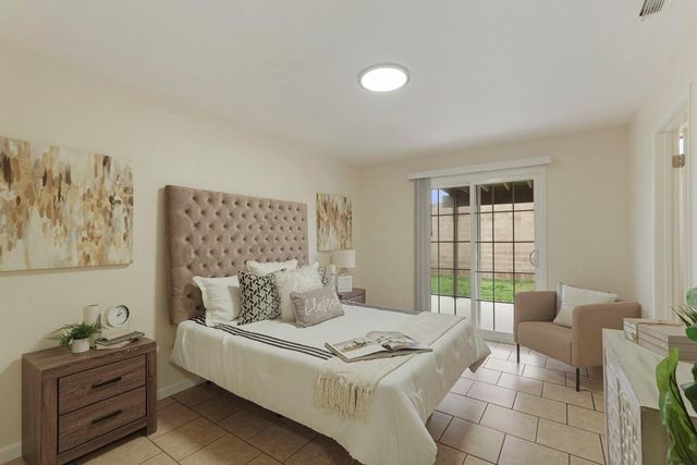 961 Countryside Dr, Turlock, CA 95380