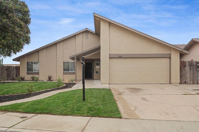 961 Countryside Dr, Turlock, CA 95380