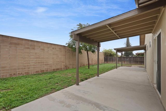 961 Countryside Dr, Turlock, CA 95380