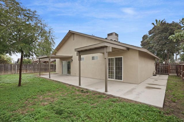 961 Countryside Dr, Turlock, CA 95380