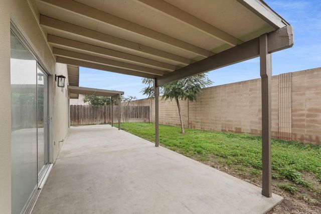 961 Countryside Dr, Turlock, CA 95380