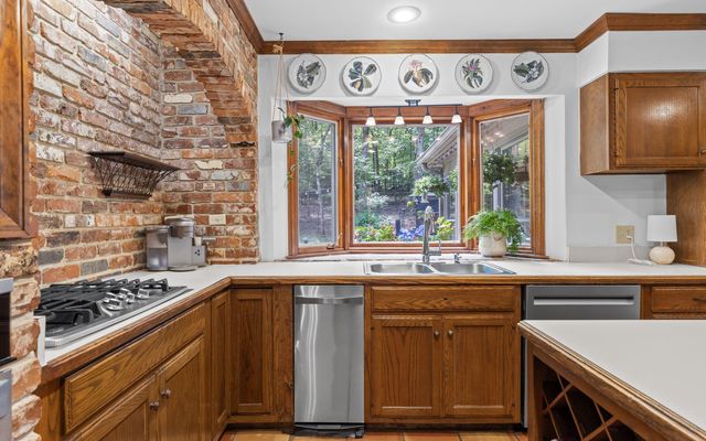 403 Dunsinane Road, Signal Mountain, TN 37377