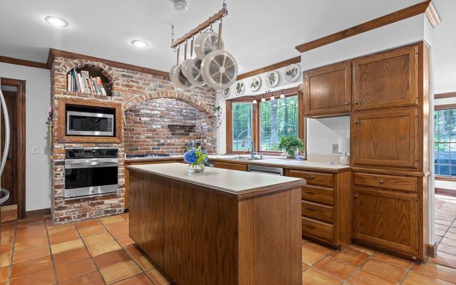 403 Dunsinane Road, Signal Mountain, TN 37377