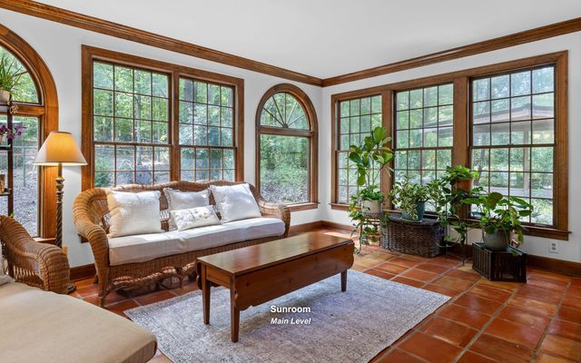 403 Dunsinane Road, Signal Mountain, TN 37377