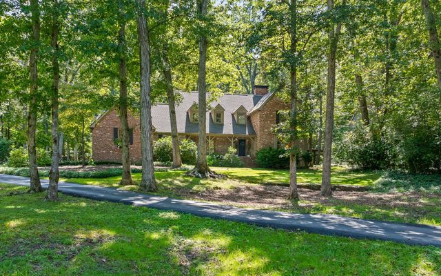 403 Dunsinane Road, Signal Mountain, TN 37377