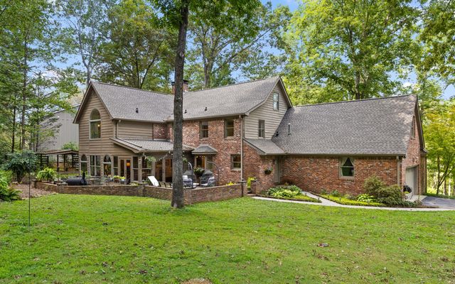 403 Dunsinane Road, Signal Mountain, TN 37377
