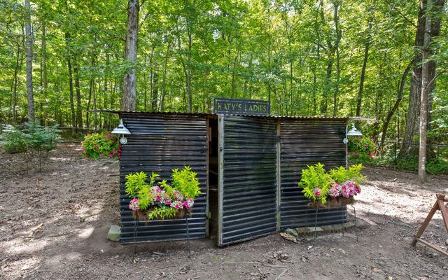 403 Dunsinane Road, Signal Mountain, TN 37377