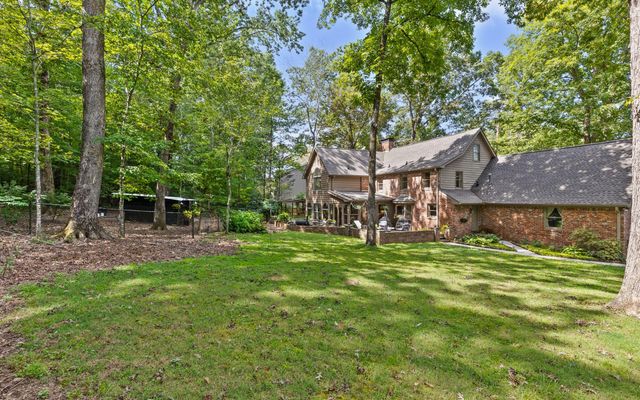 403 Dunsinane Road, Signal Mountain, TN 37377