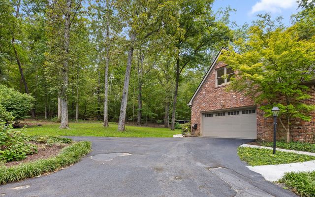 403 Dunsinane Road, Signal Mountain, TN 37377