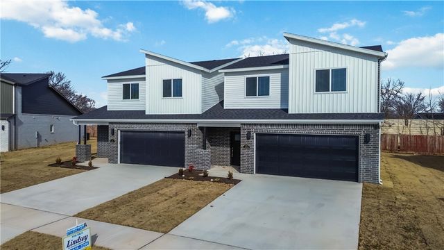 646 Sun Meadows Loop, Centerton, AR 72719