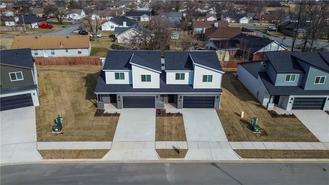 646 Sun Meadows Loop, Centerton, AR 72719